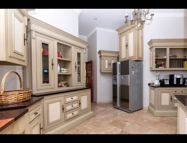 5 BEDROOM PROPERTY TO RENT IN RIVER CLUB